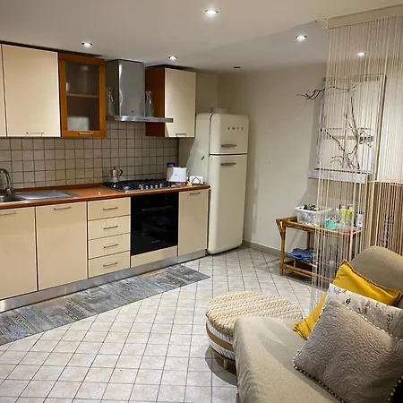 Pausea Downtown Apartment